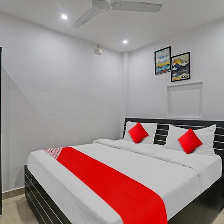 Oyo Flagship 81064 Chaudhary In Hotel Gorakhpur Eksteriør billede