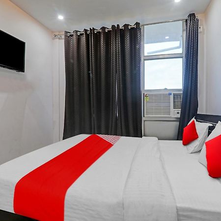 Oyo Flagship 81064 Chaudhary In Hotel Gorakhpur Eksteriør billede