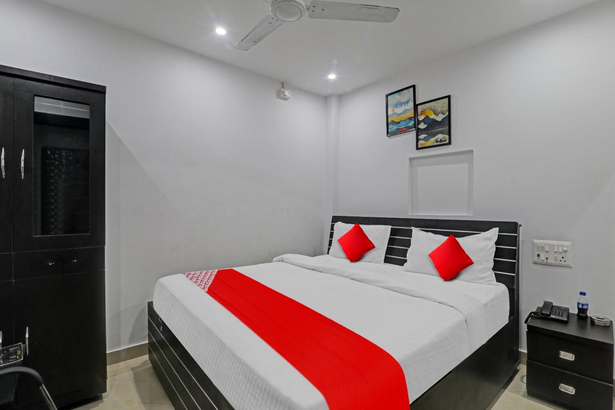 Oyo Flagship 81064 Chaudhary In Hotel Gorakhpur Eksteriør billede